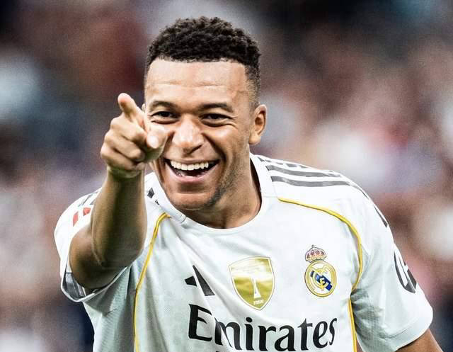 皇马冲击第14座西超杯冠军！姆巴佩空降决赛，9战巴萨狂轰12球