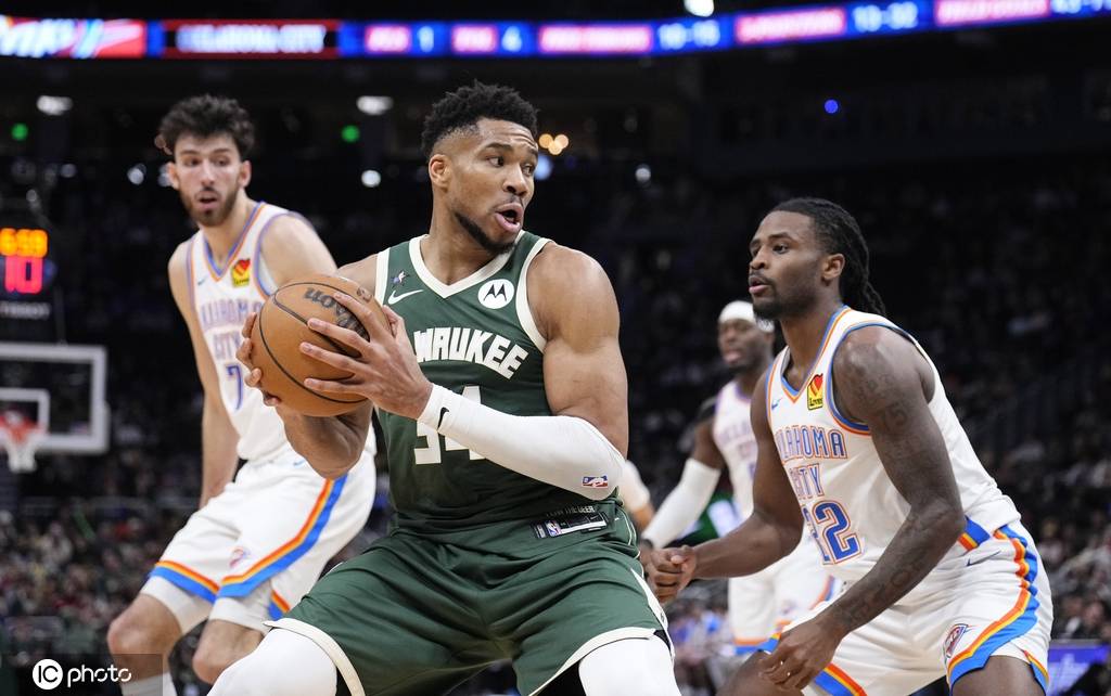 曝多支球队为字母哥提出报价 雄鹿已认真考虑